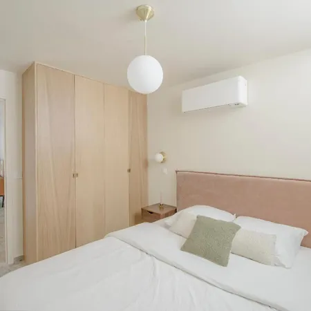 Maison Alcome - Elegant Artist's With Private Garden